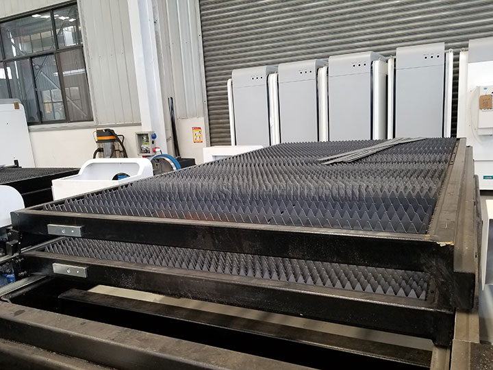 光纖激光切割機的雙切割工作臺 光纖激光切割機的雙切割工作臺