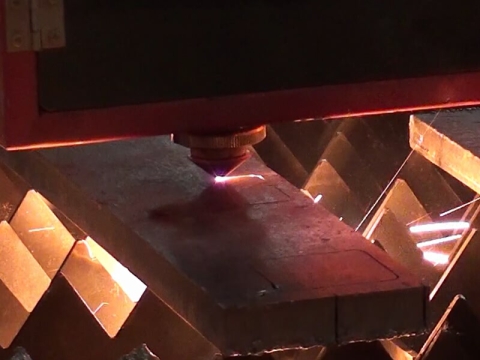 3000W 帶 IPG 激光源的光纖激光切割機 3000W 帶 IPG 激光源的光纖激光切割機