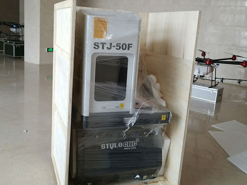 帶全封閉蓋的光纖激光雕刻機包裝