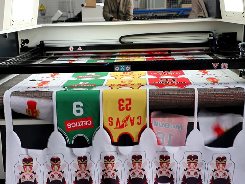 用于汽車內(nèi)飾項目的激光織物切割機(jī)