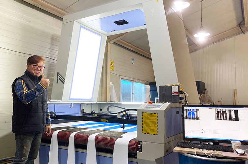 用于皮革切割項目的織物激光切割機(jī)