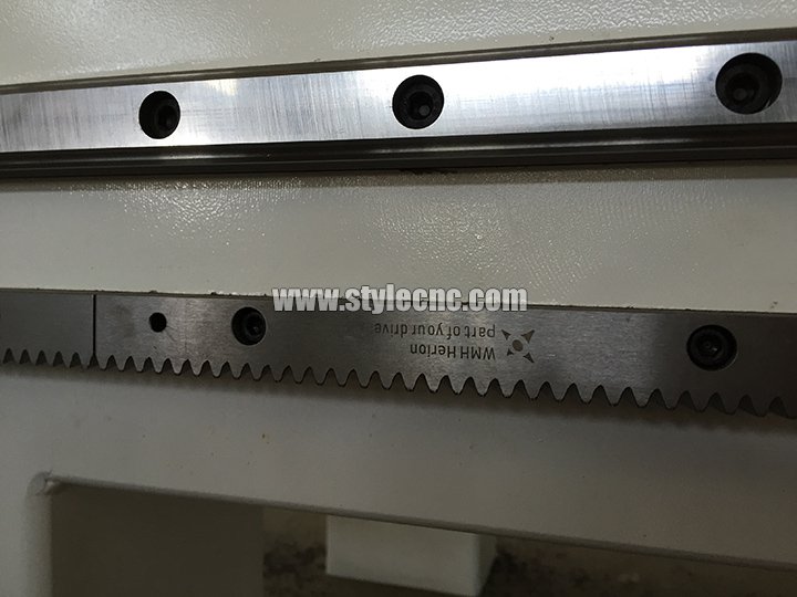 PTP 全能型 CNC 工作中心導軌