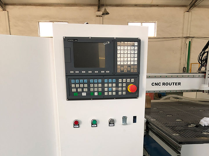 SYNTEC 系統及配件，適用于帶盤式自動換刀系統的數控木雕機