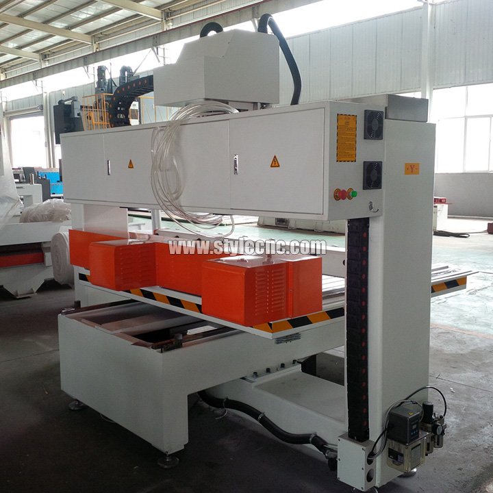帶四軸旋轉(zhuǎn)的數(shù)控雕刻機(jī)
