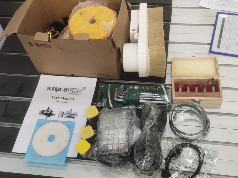 經(jīng)濟實惠的數(shù)控雕刻刻機工作臺鉆頭和工具 經(jīng)濟實惠的數(shù)控雕刻刻機工作臺鉆頭和工具