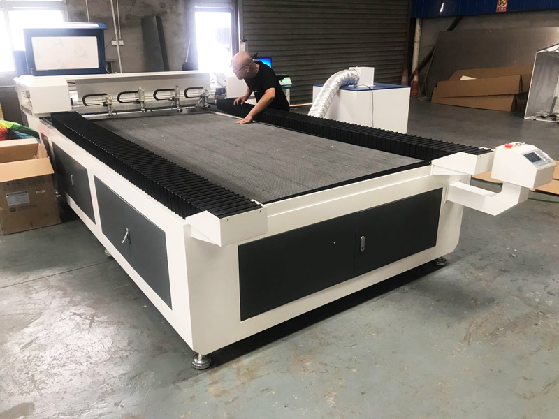 美國4頭激光切割機 美國4頭激光切割機