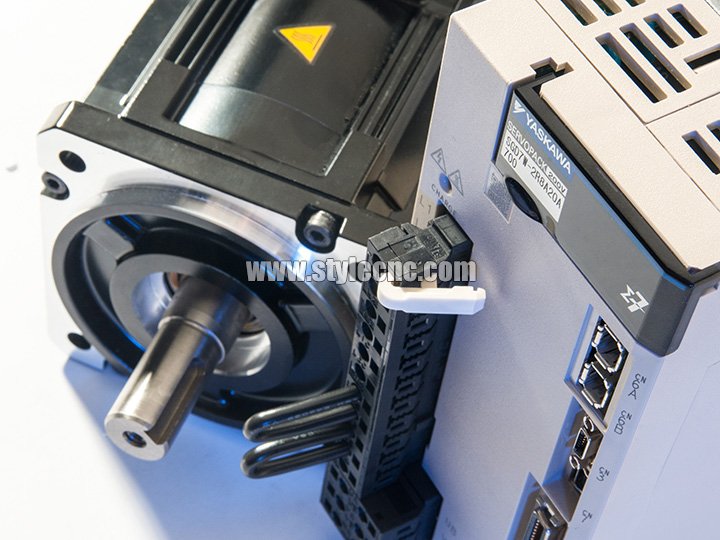 安川數(shù)字伺服驅(qū)動(dòng)器和電機(jī) 安川數(shù)字伺服驅(qū)動(dòng)器和電機(jī)