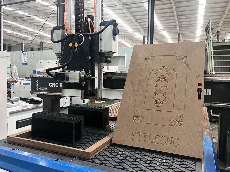 工業(yè) 4x8 用于木門制造項(xiàng)目的數(shù)控雕刻機(jī)機(jī)