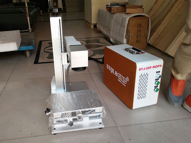 20W 美國 MOPA 光纖激光雕刻機