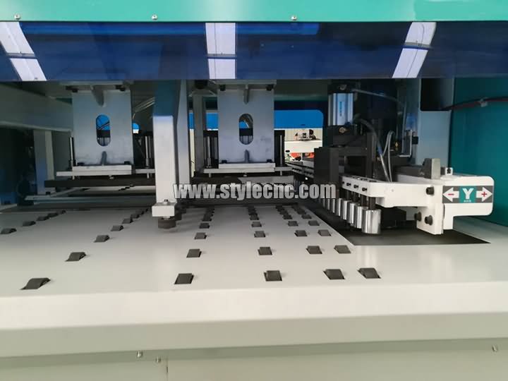 木工自動(dòng)數(shù)控鉆孔開槽機(jī)