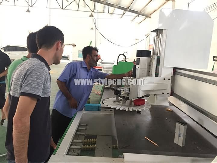 自動換刀裝置數控銑床