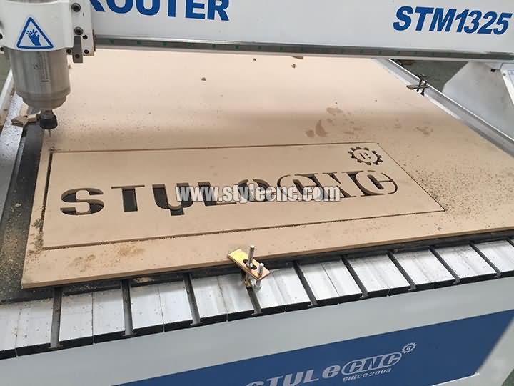 標準 1325 數控木工機,用于中密度纖維板切割 標準 1325 數控木工機,用于中密度纖維板切割