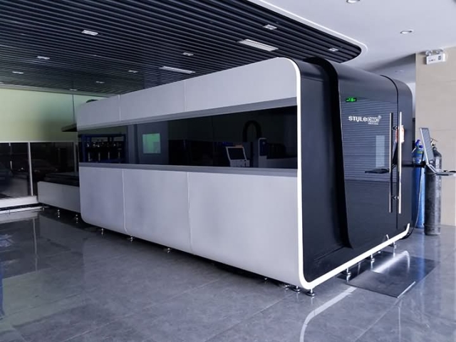 4000W 帶 IPG 激光發生器的光纖激光切割系統