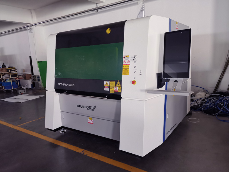 適合初學者的入門級小型金屬激光切割機