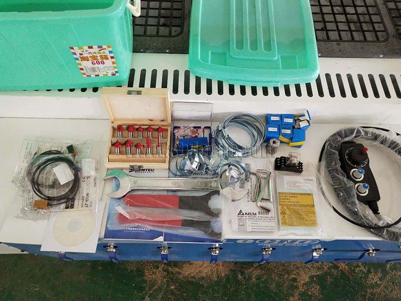 自動換刀數(shù)控雕刻刻機(jī)工具 自動換刀數(shù)控雕刻刻機(jī)工具