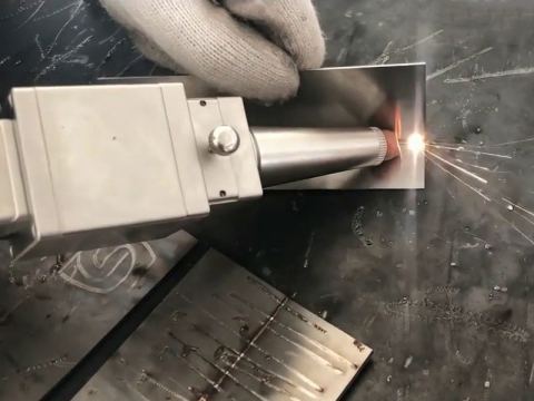 如何使用手持式激光焊接機？