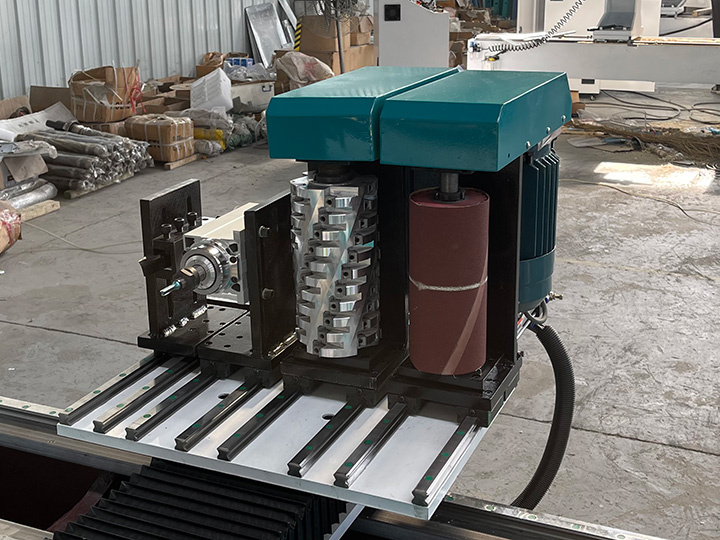 帶自動(dòng)送料器的多功能數(shù)控木工車床