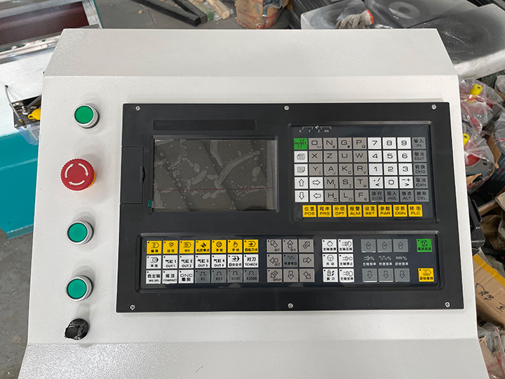 帶自動(dòng)送料器的多功能數(shù)控木工車床