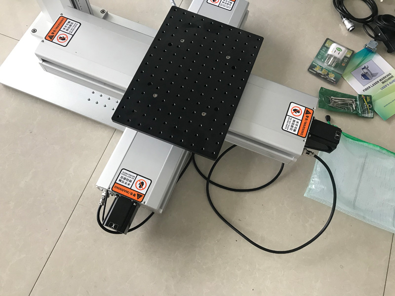 帶橫向滑軌的滑動工作臺 帶橫向滑軌的滑動工作臺