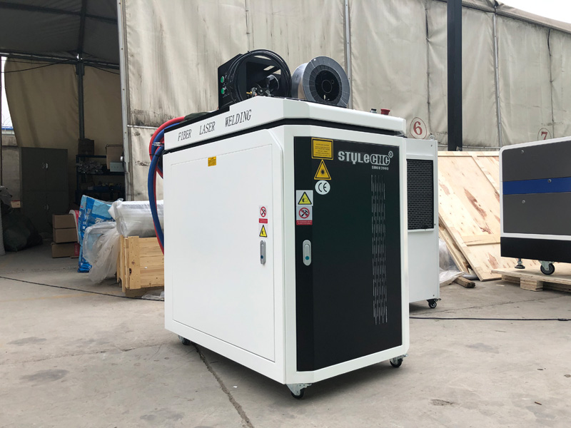 手持式光纖激光焊接機(jī) 手持式光纖激光焊接機(jī)