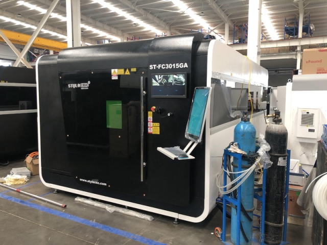 美國自動精密數(shù)控光纖激光金屬切割機 美國自動精密數(shù)控光纖激光金屬切割機