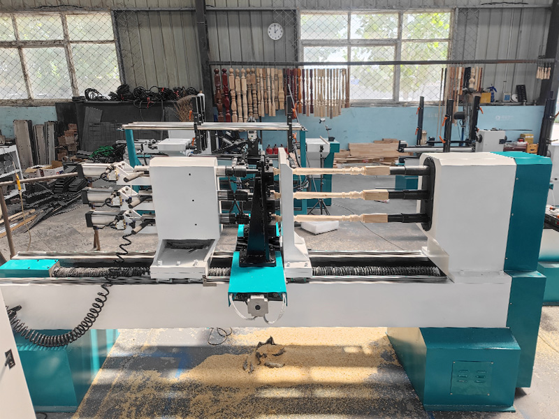 用于木材車削的自動數控仿形車床 用于木材車削的自動數控仿形車床