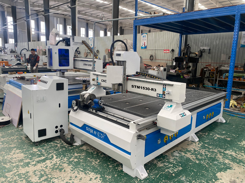 第五軸 5' x 10' 帶前旋轉(zhuǎn)工作臺(tái)的木工模型 - STM1530R3 第五軸 5' x 10' 帶前旋轉(zhuǎn)工作臺(tái)的木工模型 - STM1530R3