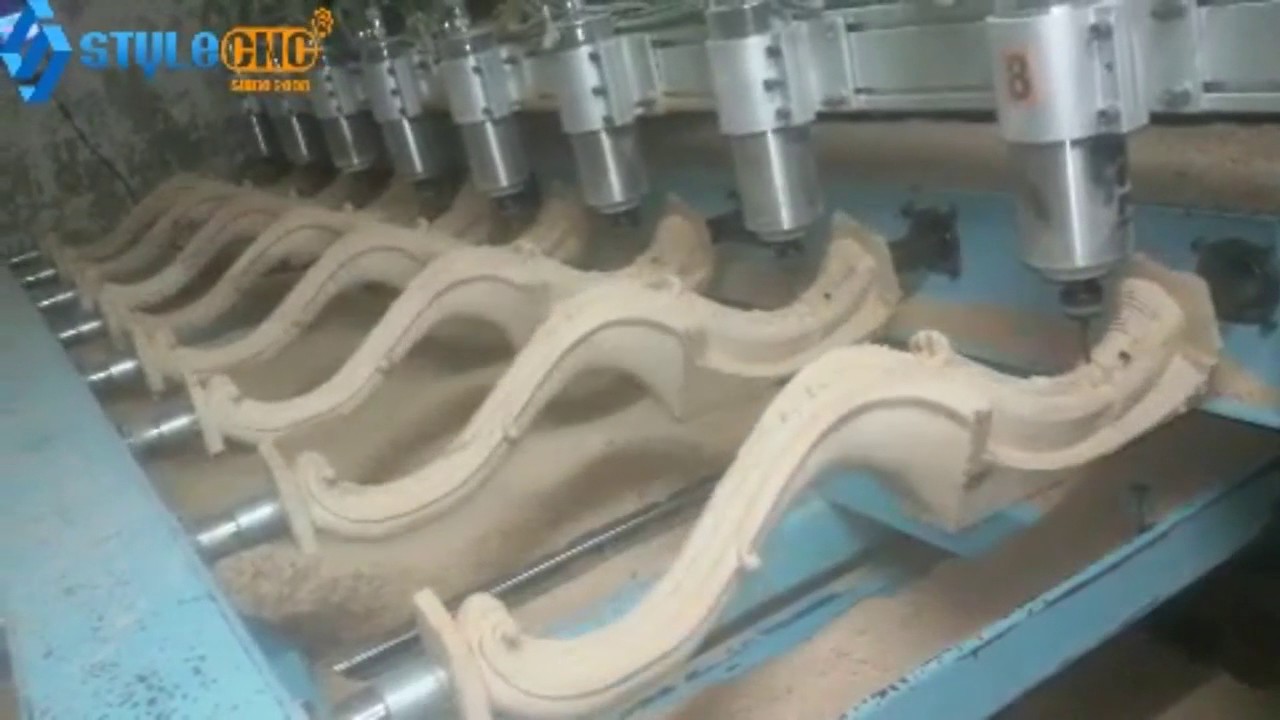 帶 8 個頭的實木柱旋轉數控雕刻機