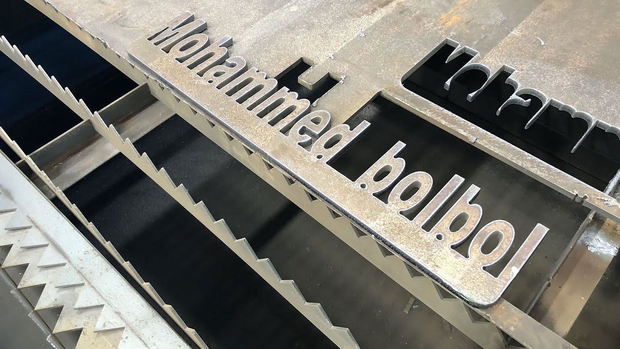 工業(yè)數(shù)控等離子切割工作臺，配備 Hypertherm 等離子切割機(jī)