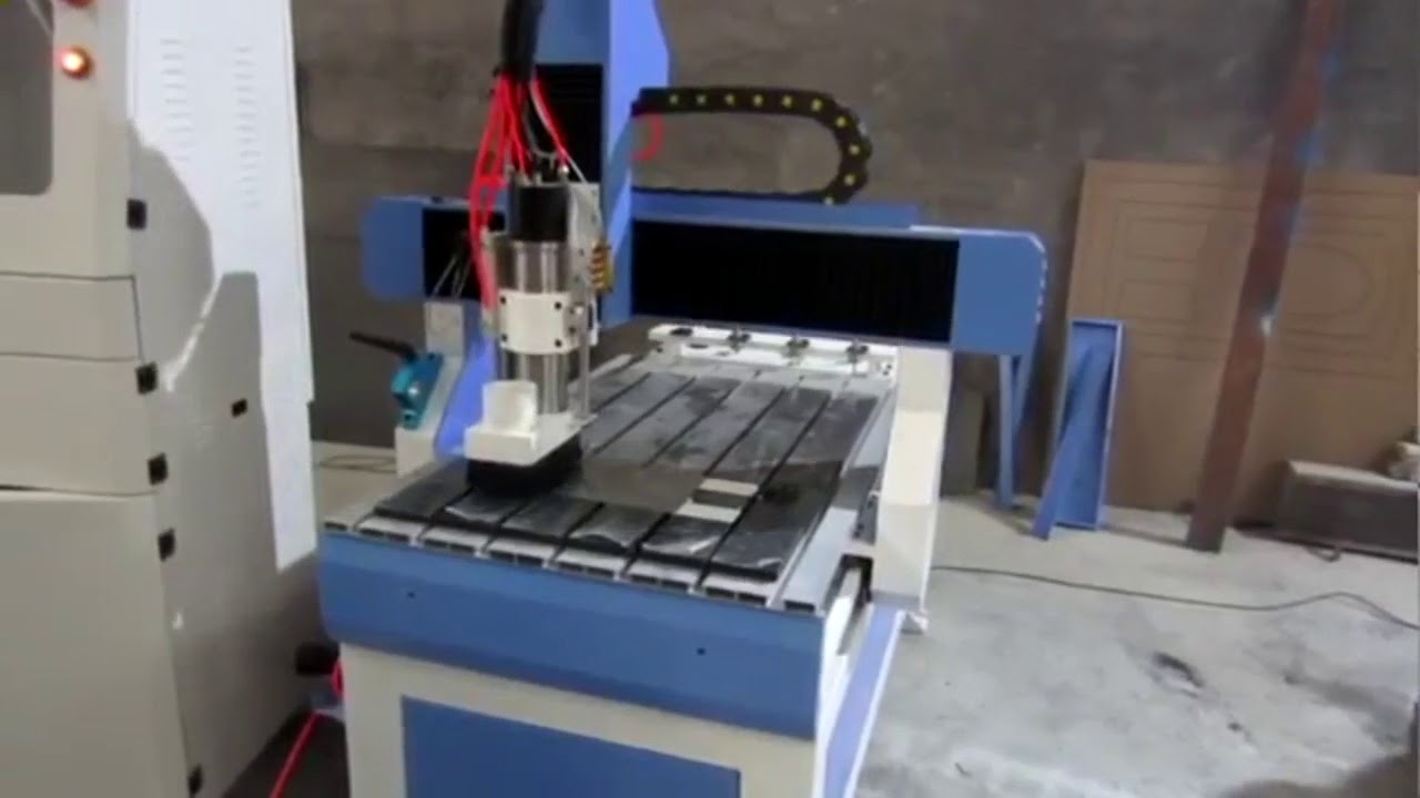 適合家庭使用的帶換刀裝置的小型臺式數控雕刻機 適合家庭使用的帶換刀裝置的小型臺式數控雕刻機